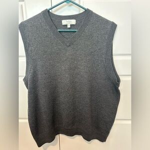 TURNBURY sweater vest. Extra fine Marino wool. Size large.
